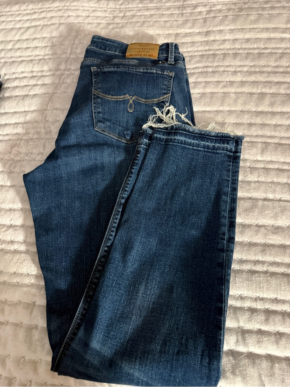 Women’s Dark Blue Denim skinny jeans with Frayed Hem
